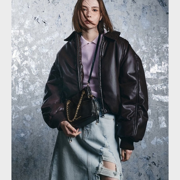 Charles & Keith Black Shoulder Bag with Gold Chain - Picture 15 of 15